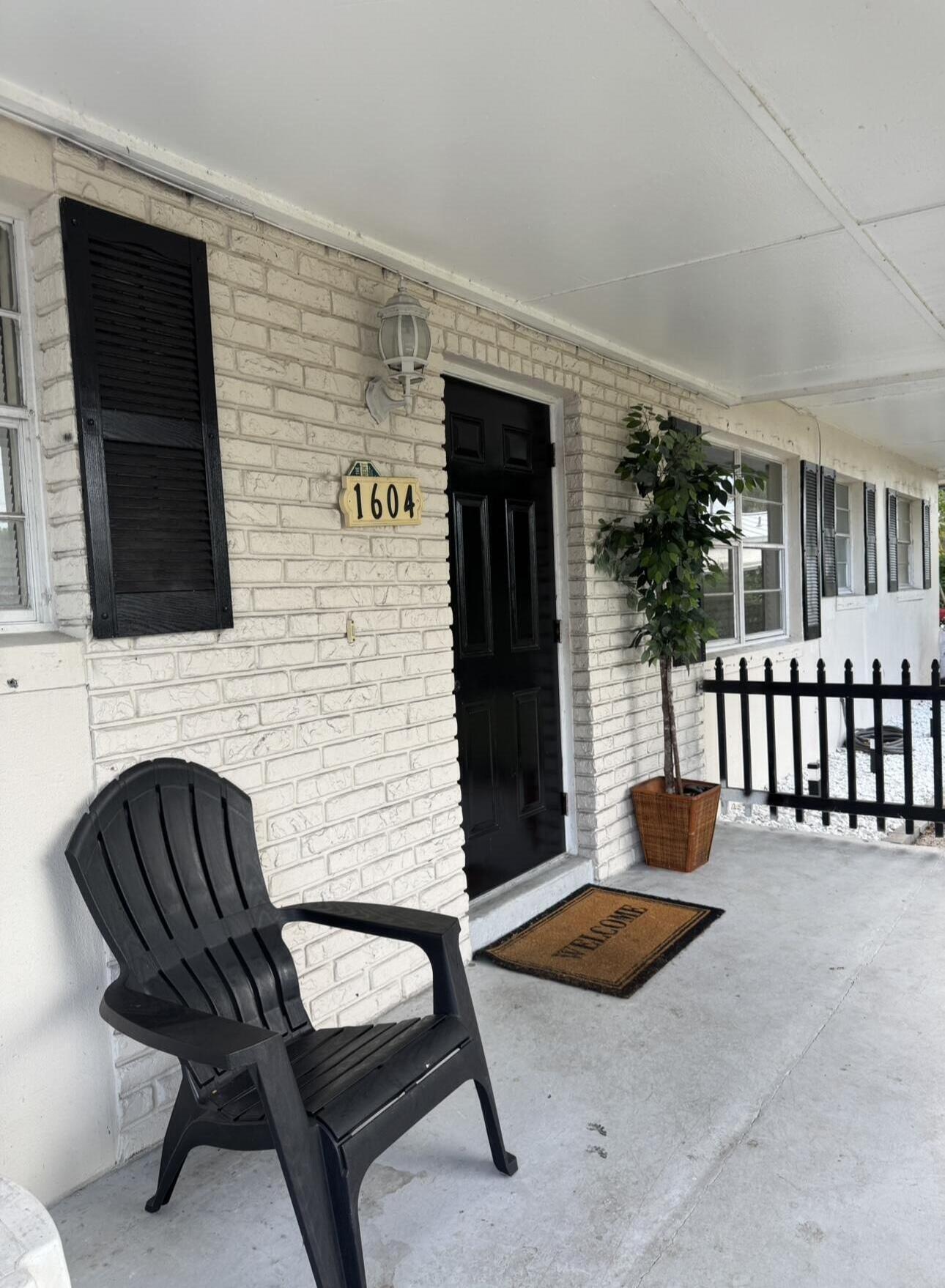 1604 Southeast Apache Avenue Stuart, FL 34994 - Photo 2 of 11 IMG_6001