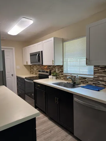 $3,300 | 1604 Southeast Apache Avenue, Stuart, FL 34994