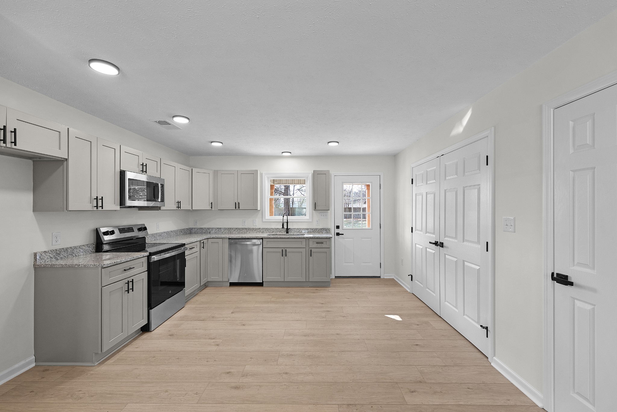 15 Riley Cove Jackson, TN 38305 - Photo 2 of 19 Gallery Image 2