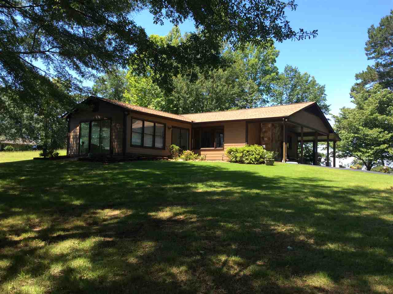 139 Walker Road Campobello, SC 29322 - Photo 1 of 16