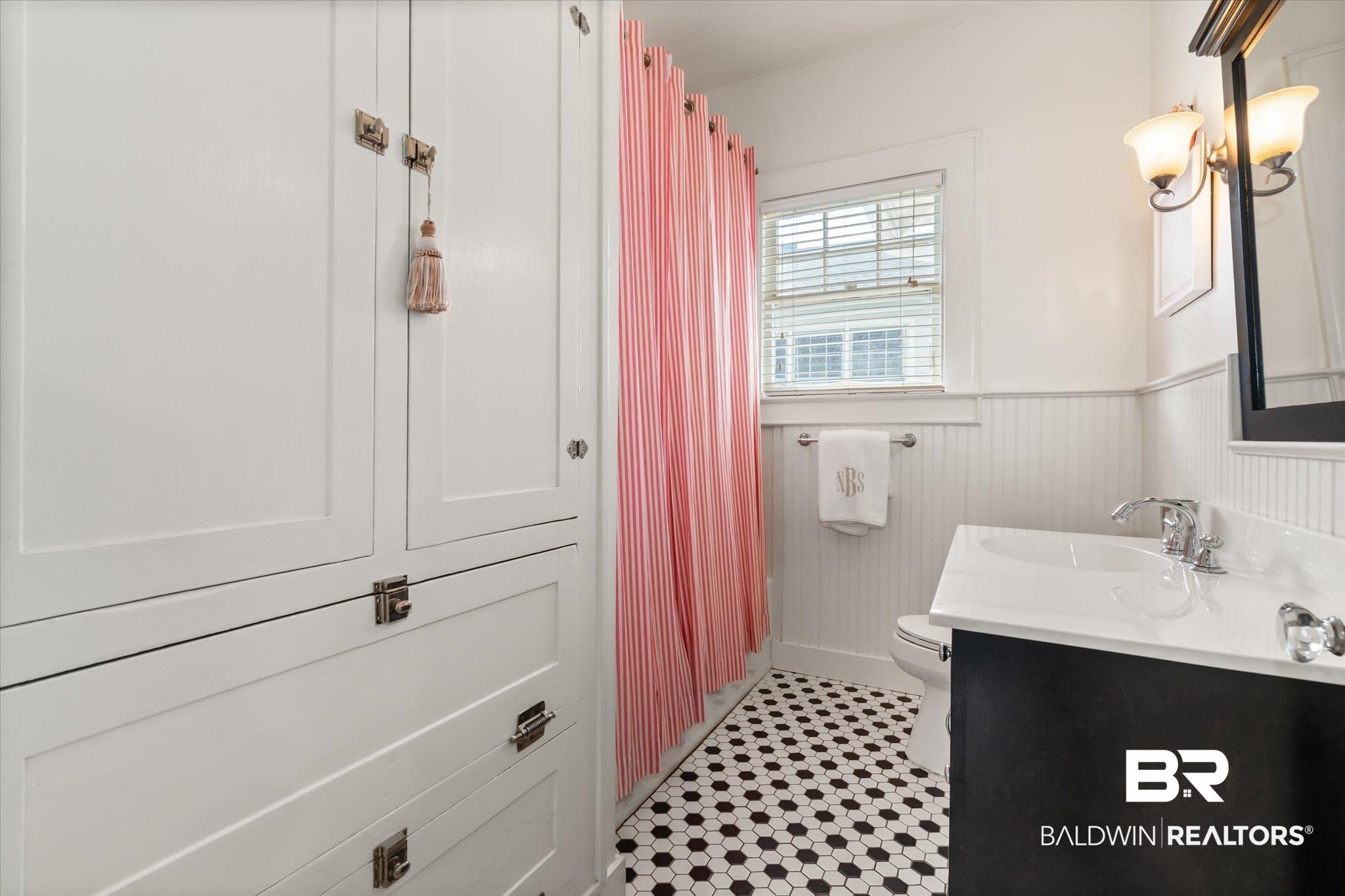 55 Silverwood Street Mobile, AL 36607 - Photo 21 of 31 Full bath in the hallway