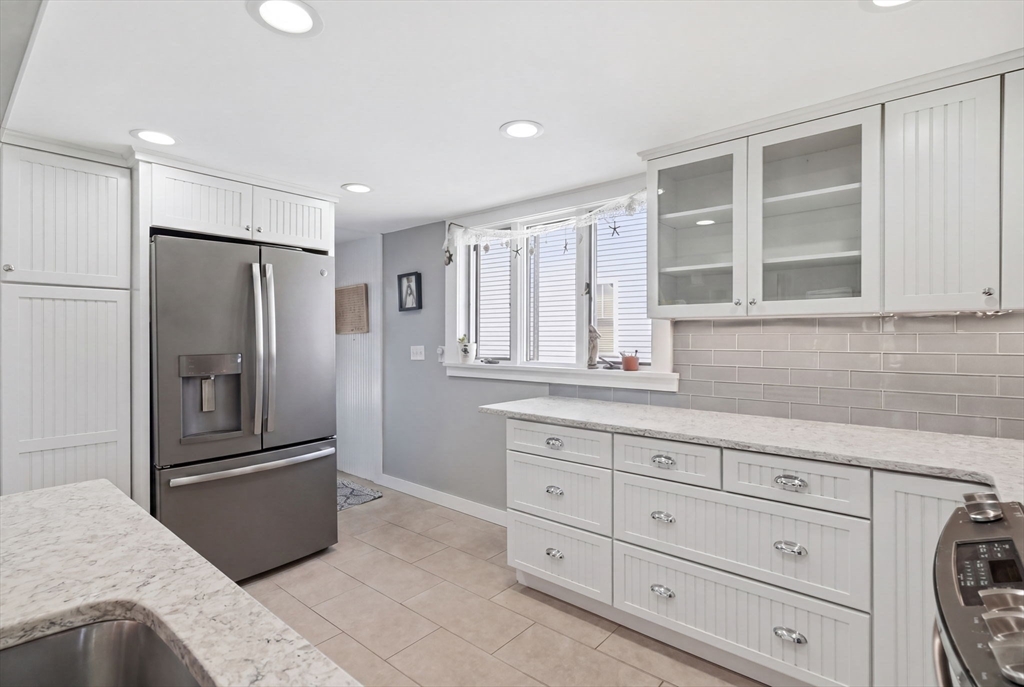 27 Billows Street Winthrop, MA 02152 - Photo 3 of 25