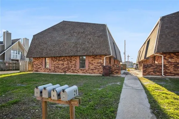 $1,475 | 26 Brandon Hall Drive, Unit D, Destrehan, LA 70047