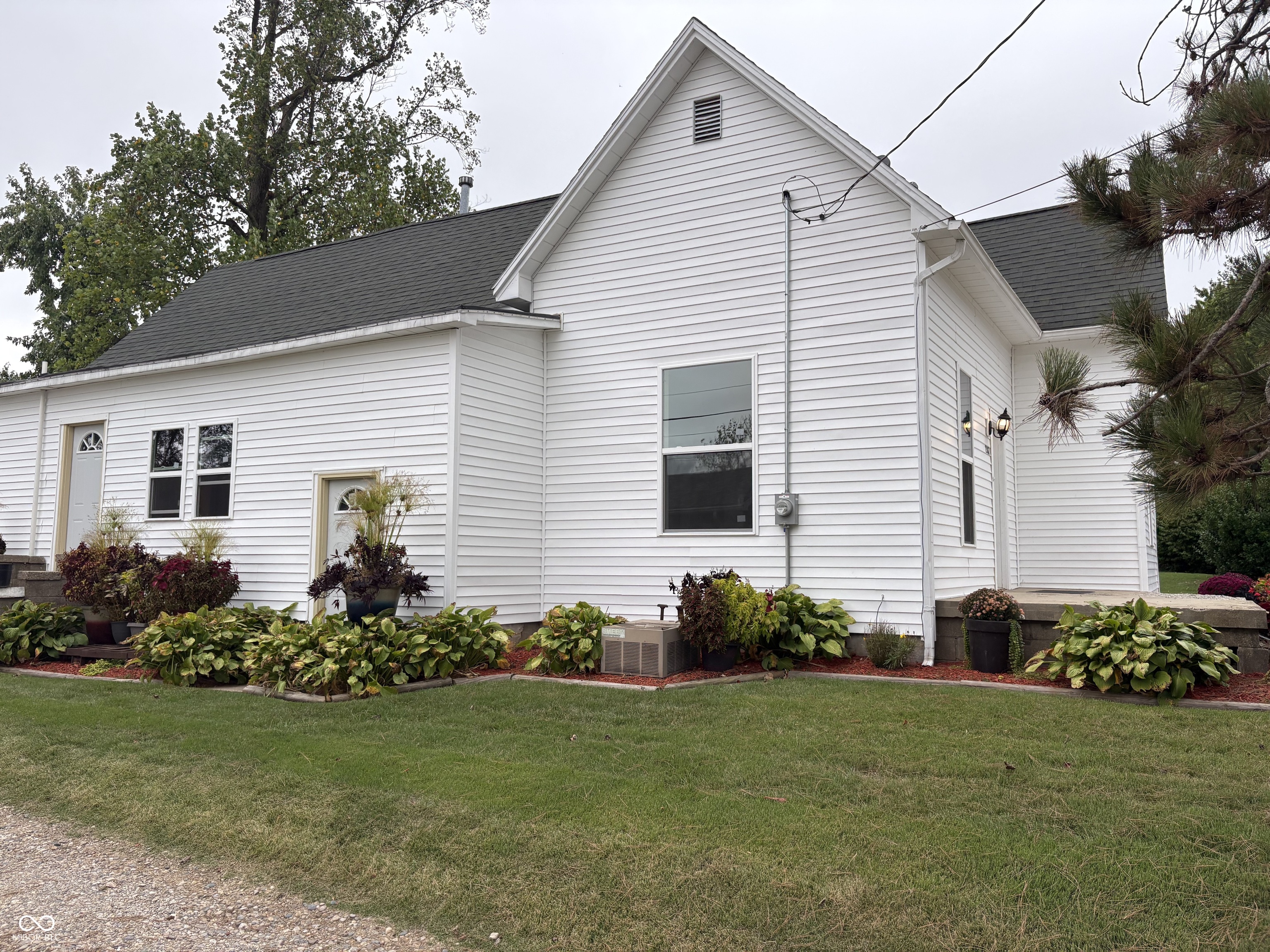 207 West Maple Street Cayuga, IN 47928 - Photo 3 of 20