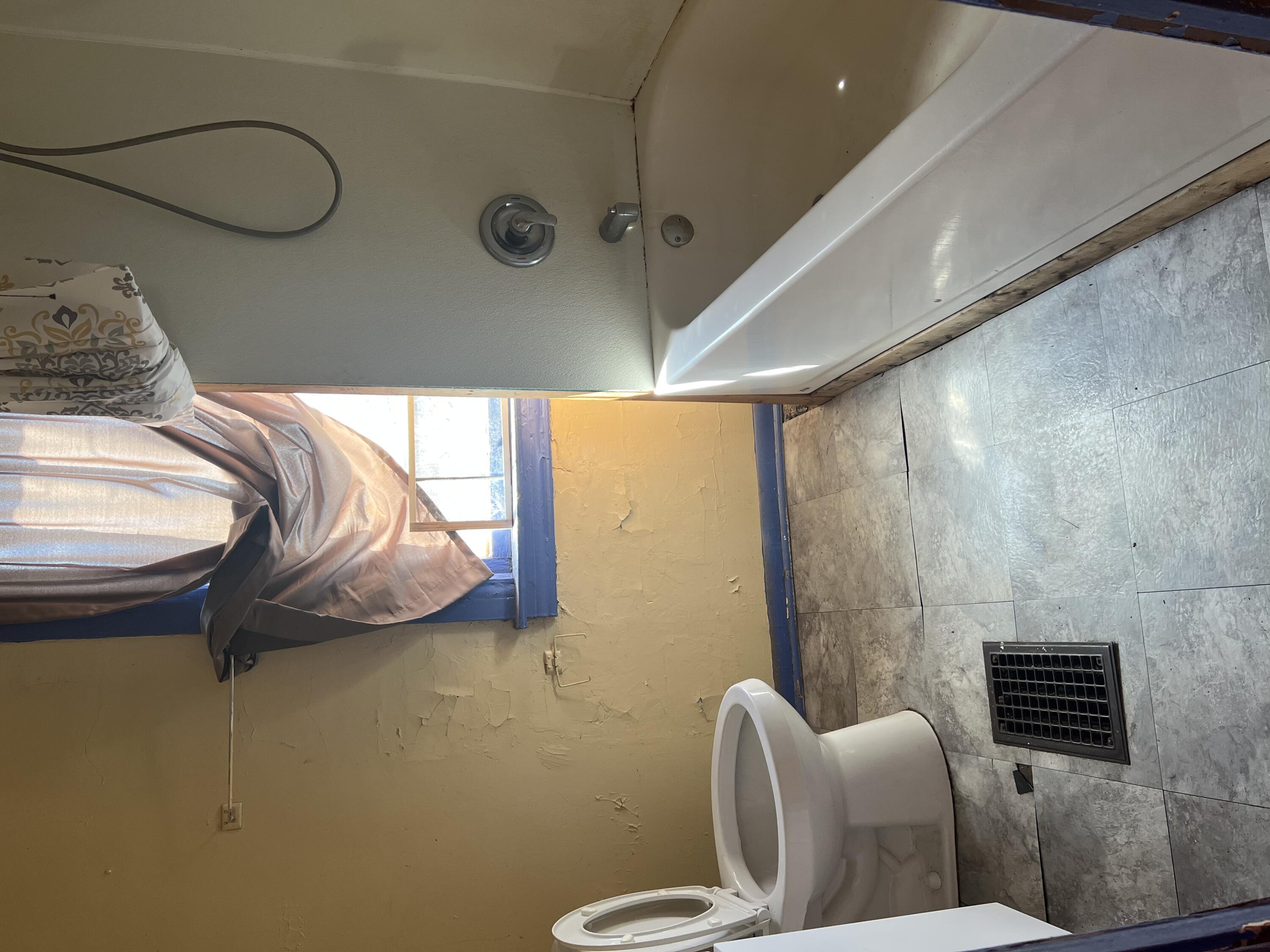 3741 Rohns Street Detroit, MI 48214 - Photo 29 of 37 Upstairs bath