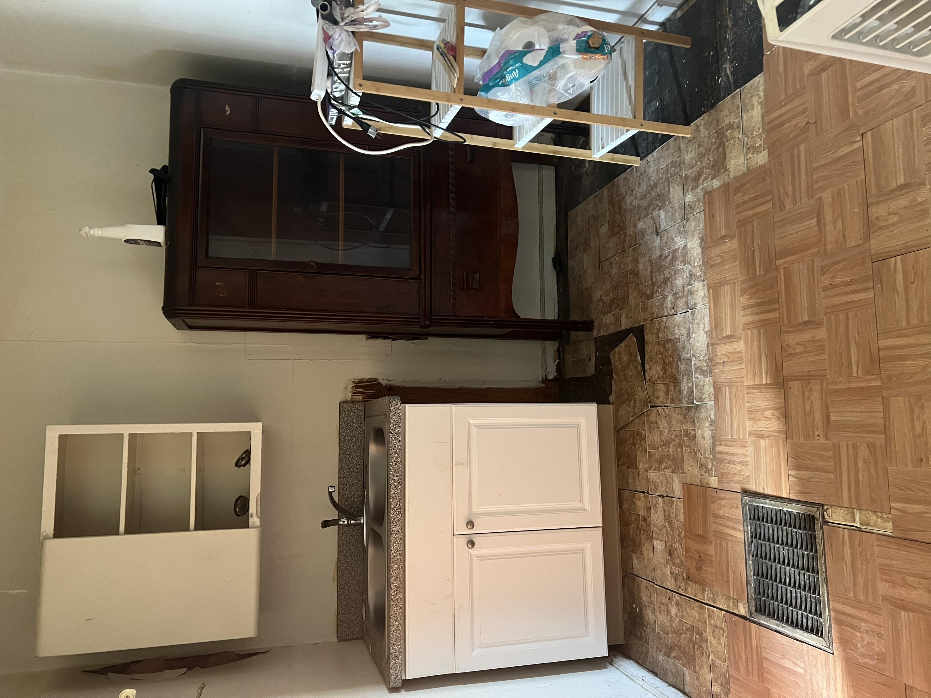 3741 Rohns Street Detroit, MI 48214 - Photo 32 of 37 Upstairs kitchen