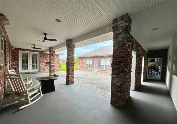 $669,900 | 121 Sunflower Road, Belle Chasse, LA 70037