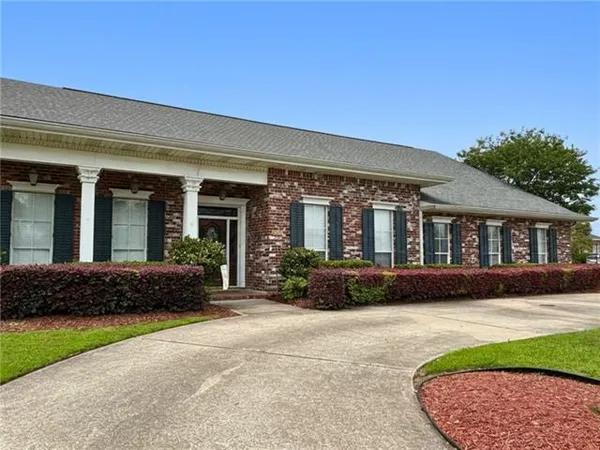 $669,900 | 121 Sunflower Road, Belle Chasse, LA 70037