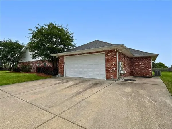 $669,900 | 121 Sunflower Road, Belle Chasse, LA 70037