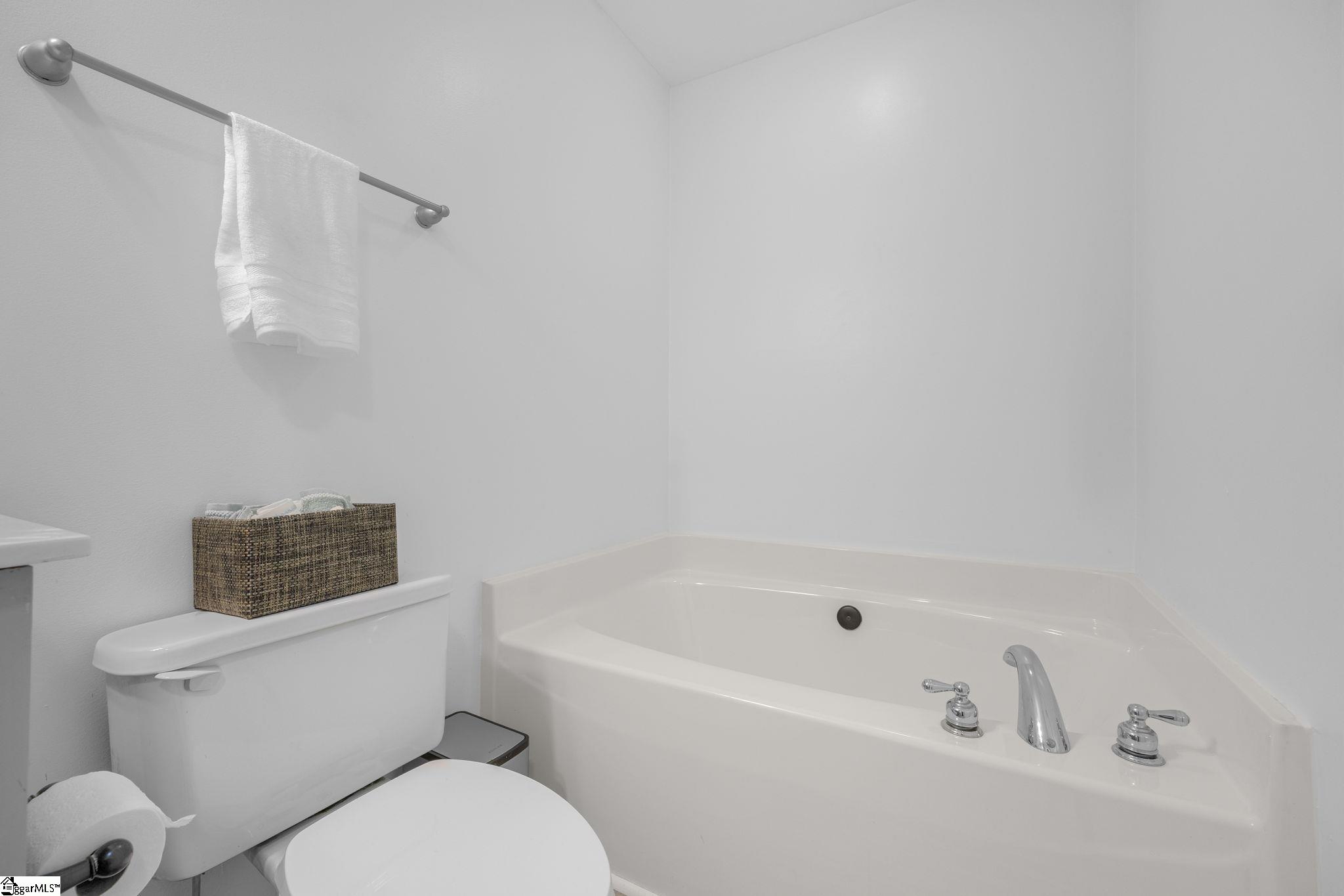 124 East King Road Greer, SC 29651 - Photo 21 of 39