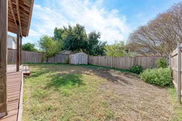 a view of a house with backyard and a tree