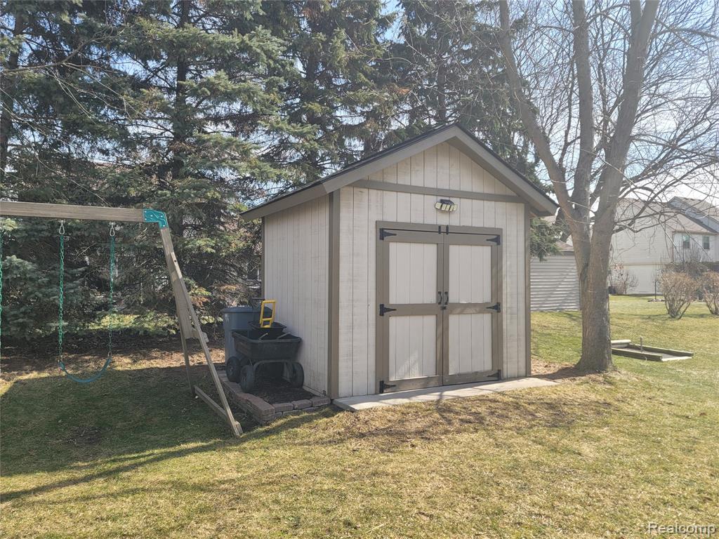 1816 Acorn Valley Drive Howell, MI 48855 - Photo 10 of 35
