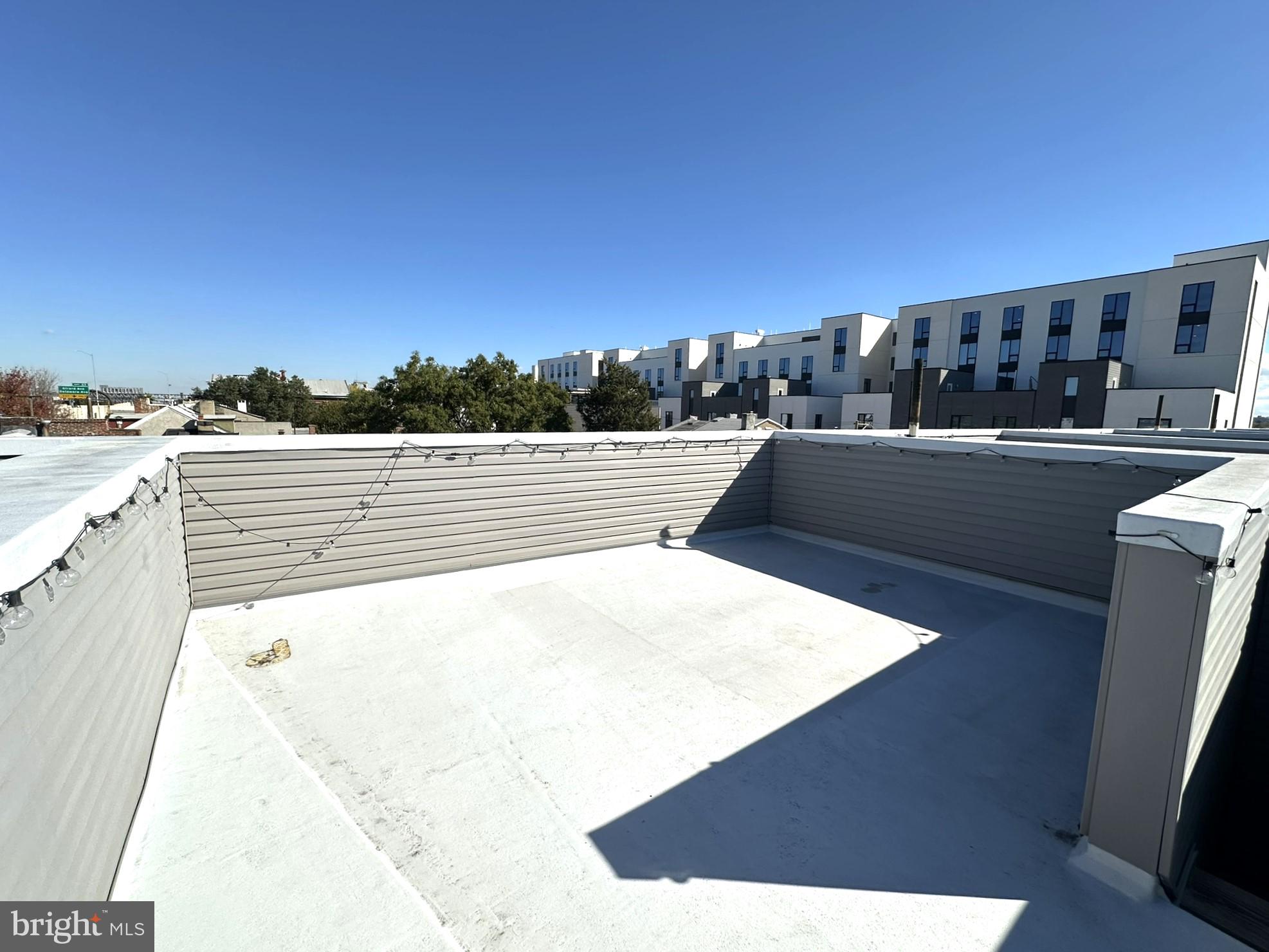 963 Shackamaxon Street, Unit 4 Philadelphia, PA 19125 - Photo 35 of 35 a view of balcony and ocean
