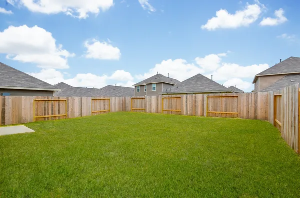 a view of a house with backyard and garden