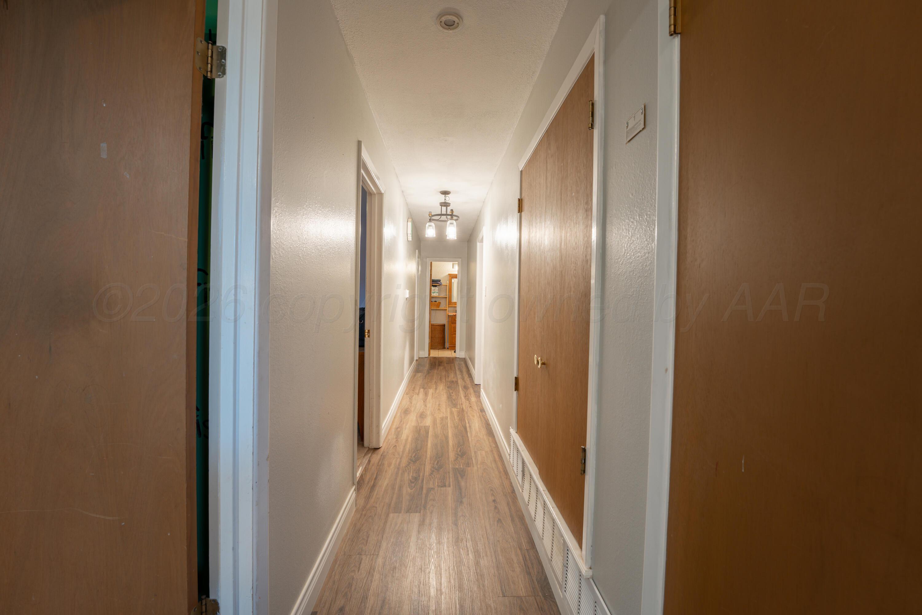 4836 Hillside Road Amarillo, TX 79109 - Photo 19 of 34 18 HALLWAY