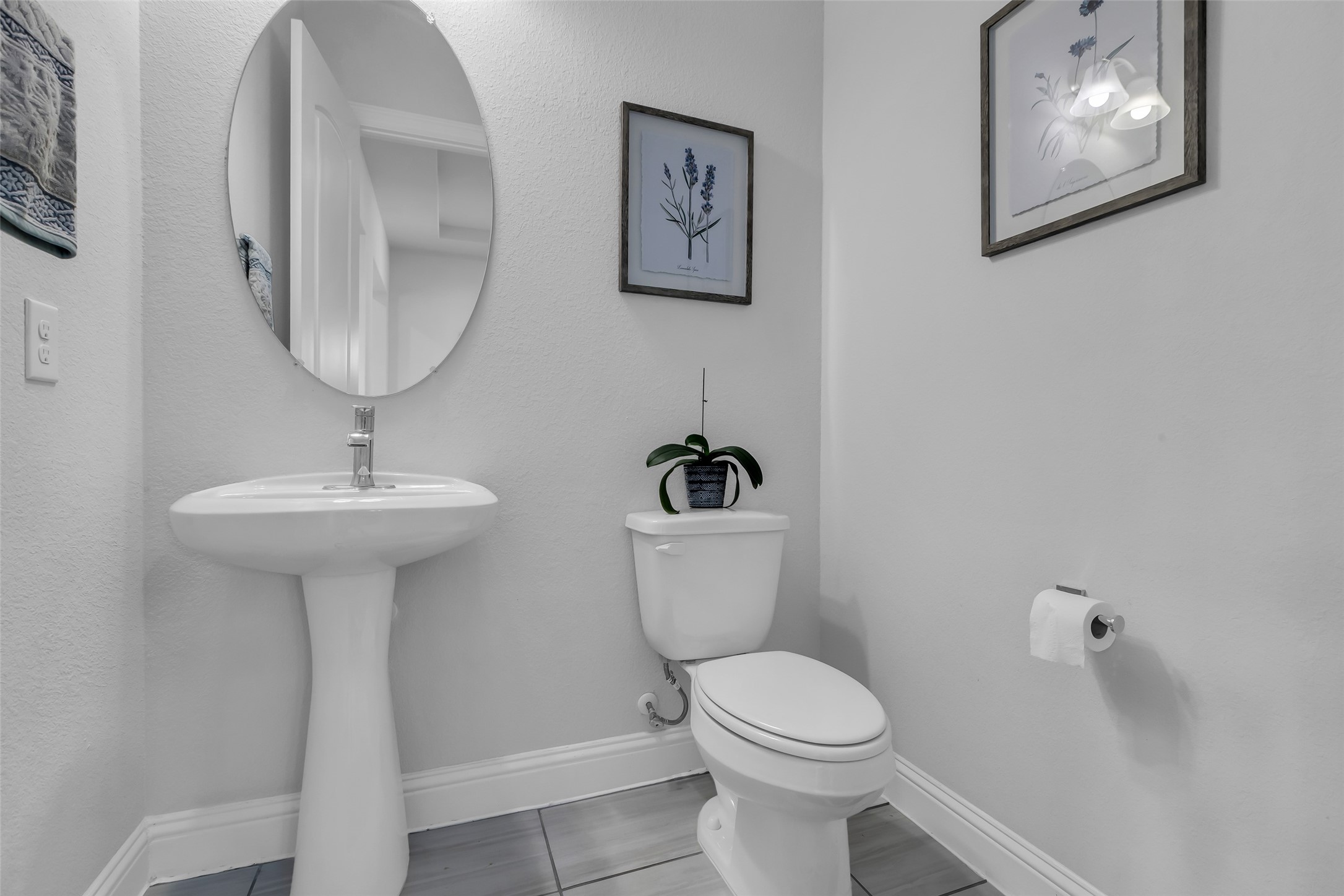 423 Round Top Street Webster, TX 77598 - Photo 10 of 49 a bathroom with a toilet a sink and mirror
