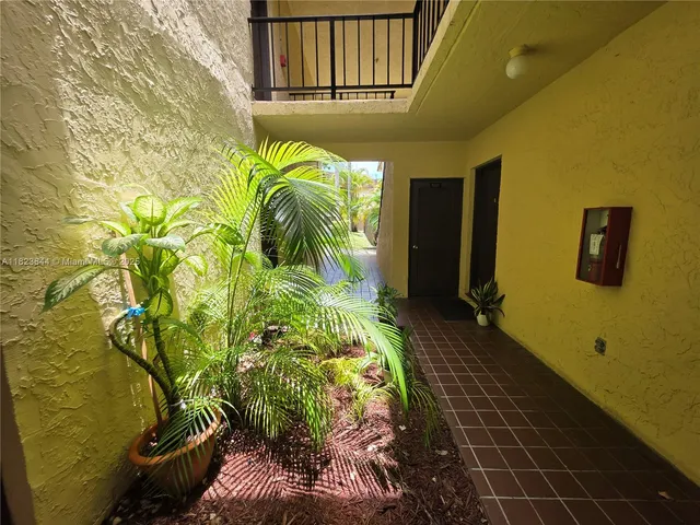 $1,800 | 13716 Southwest 90th Avenue, Unit 29, Miami, FL 33176