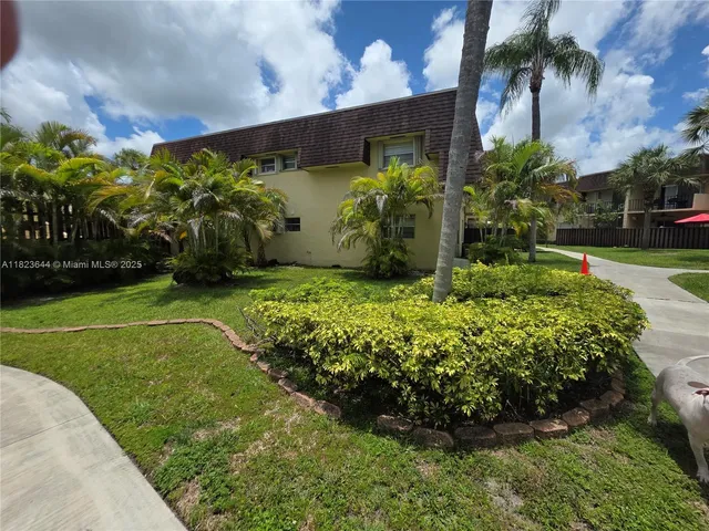 $1,800 | 13716 Southwest 90th Avenue, Unit 29, Miami, FL 33176