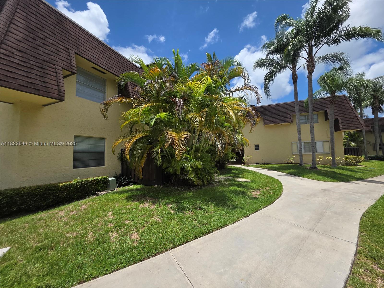 13716 Southwest 90th Avenue, Unit 29 Miami, FL 33176 - Photo 16 of 26