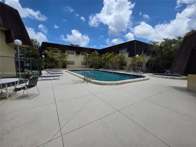 $1,800 | 13716 Southwest 90th Avenue, Unit 29, Miami, FL 33176