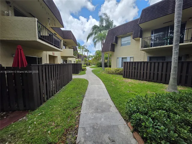 $1,800 | 13716 Southwest 90th Avenue, Unit 29, Miami, FL 33176