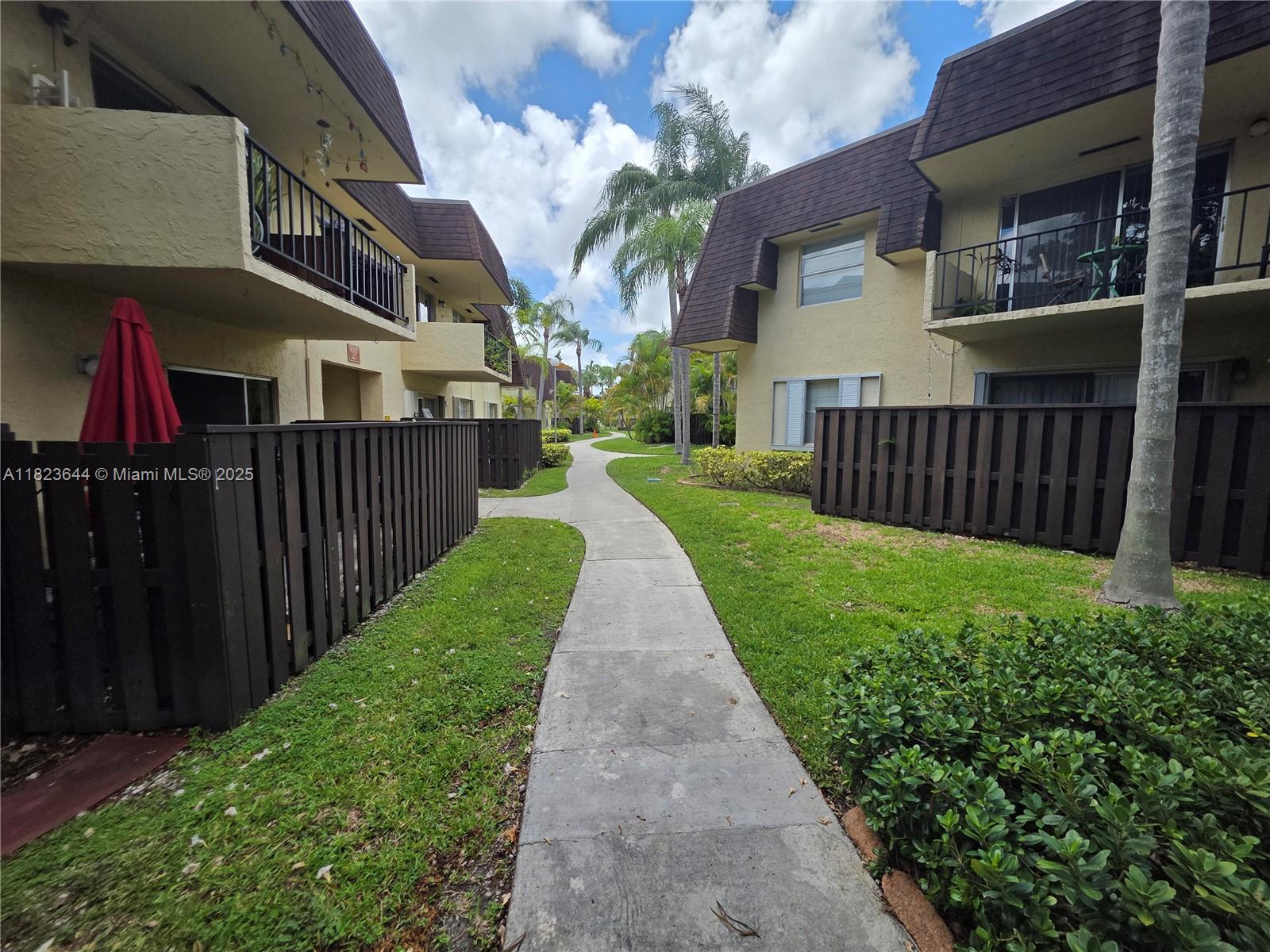 13716 Southwest 90th Avenue, Unit 29 Miami, FL 33176 - Photo 20 of 26