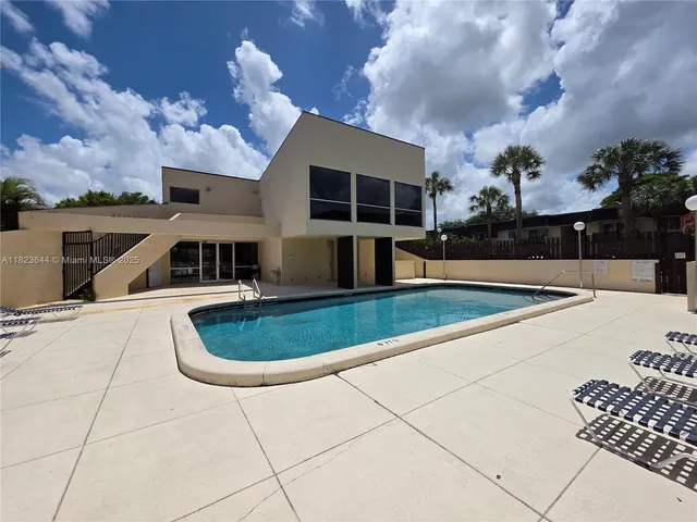 $1,800 | 13716 Southwest 90th Avenue, Unit 29, Miami, FL 33176