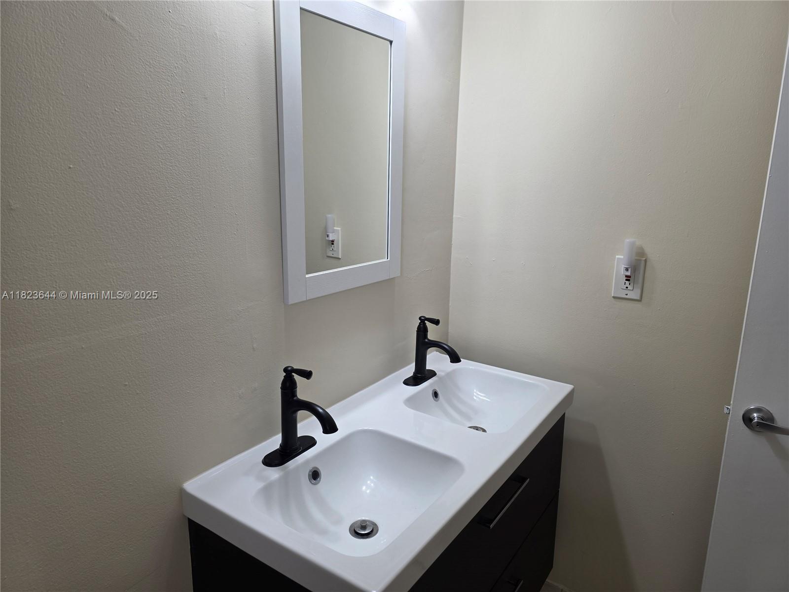 13716 Southwest 90th Avenue, Unit 29 Miami, FL 33176 - Photo 6 of 26