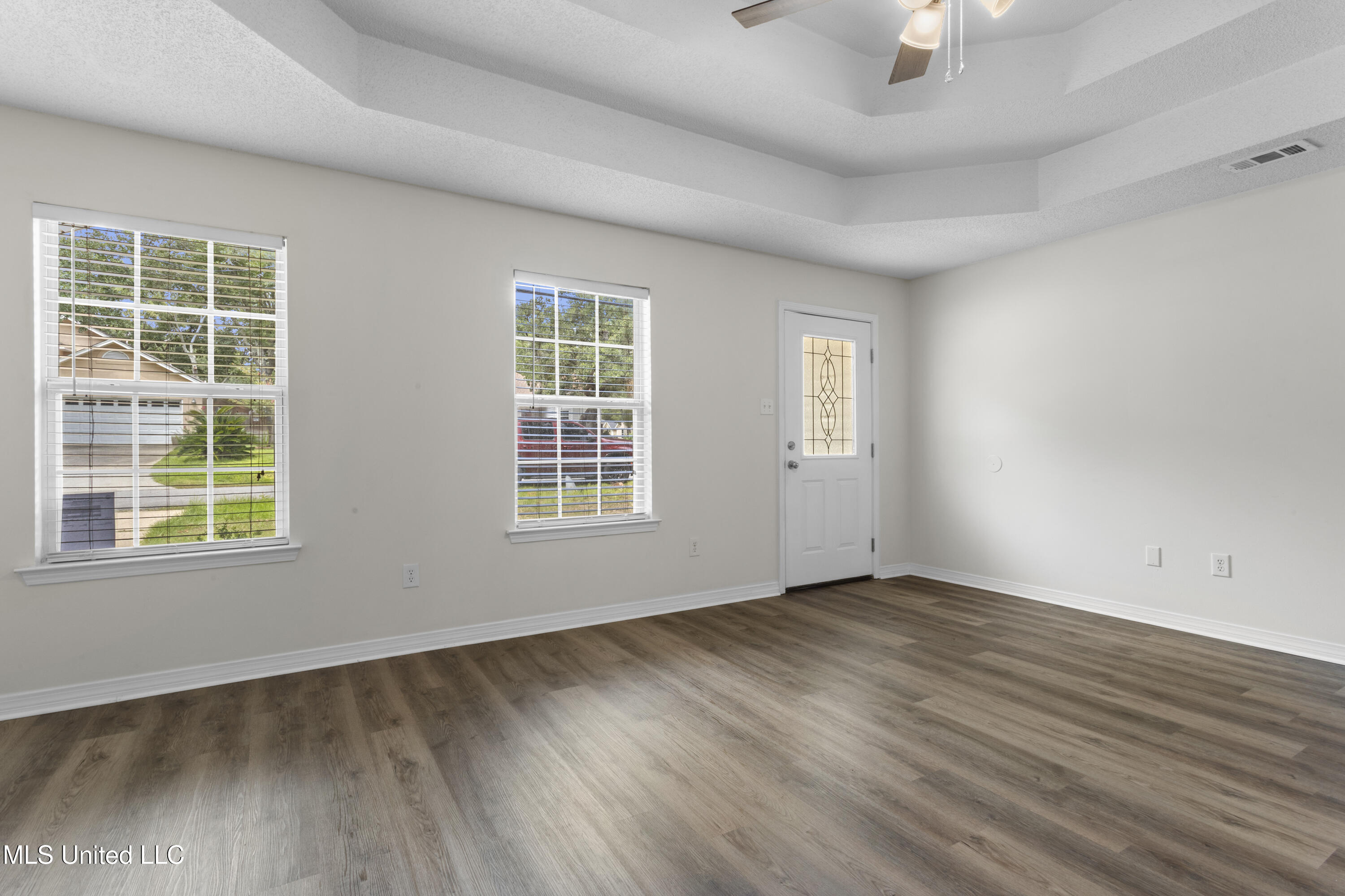 8909 Mermaid Avenue Ocean Springs, MS 39564 - Photo 5 of 24 005