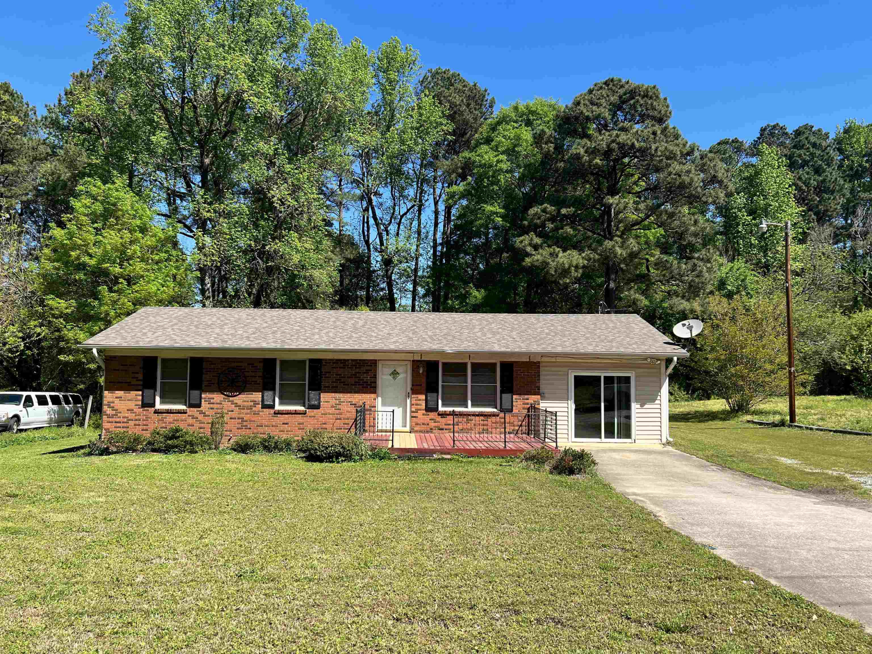 624 Woodland Road Raleigh, NC 27603 - Photo 1 of 29 a front view of a house with garden