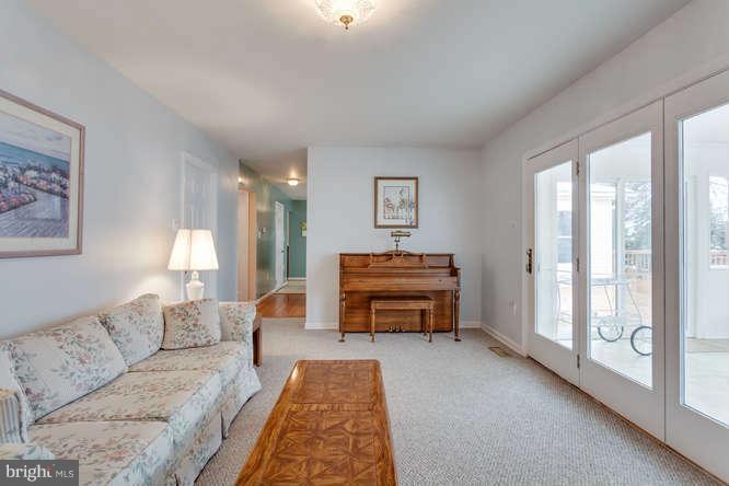 6911 Raspberry Plain Place Springfield, VA 22153 - Photo 14 of 30 Living Room
