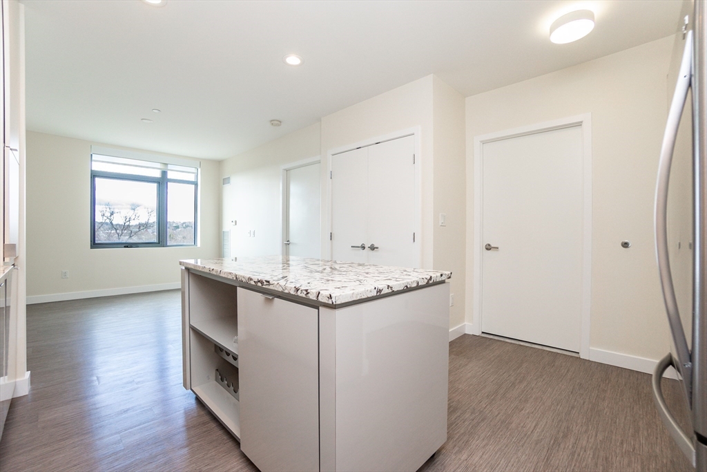 80 Fenwood Road, Unit 709 Boston, MA 02115 - Photo 8 of 37 Gallery Image 8