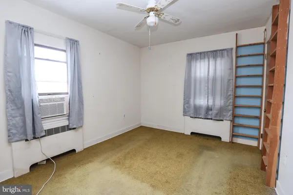 a view of room with window and tub