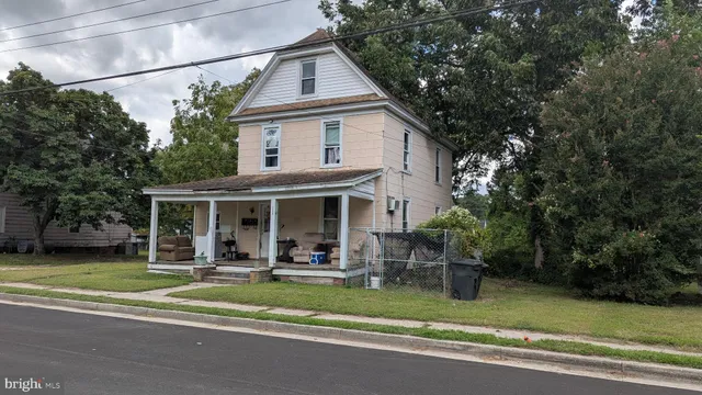 a view of a house with a yard and plants