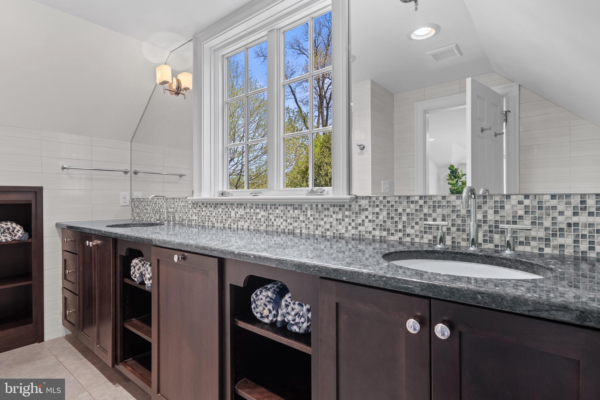 185 Biddulph Road Wayne, PA 19087 - Photo 47 of 77 Hall bathroom for beds 1 and 2