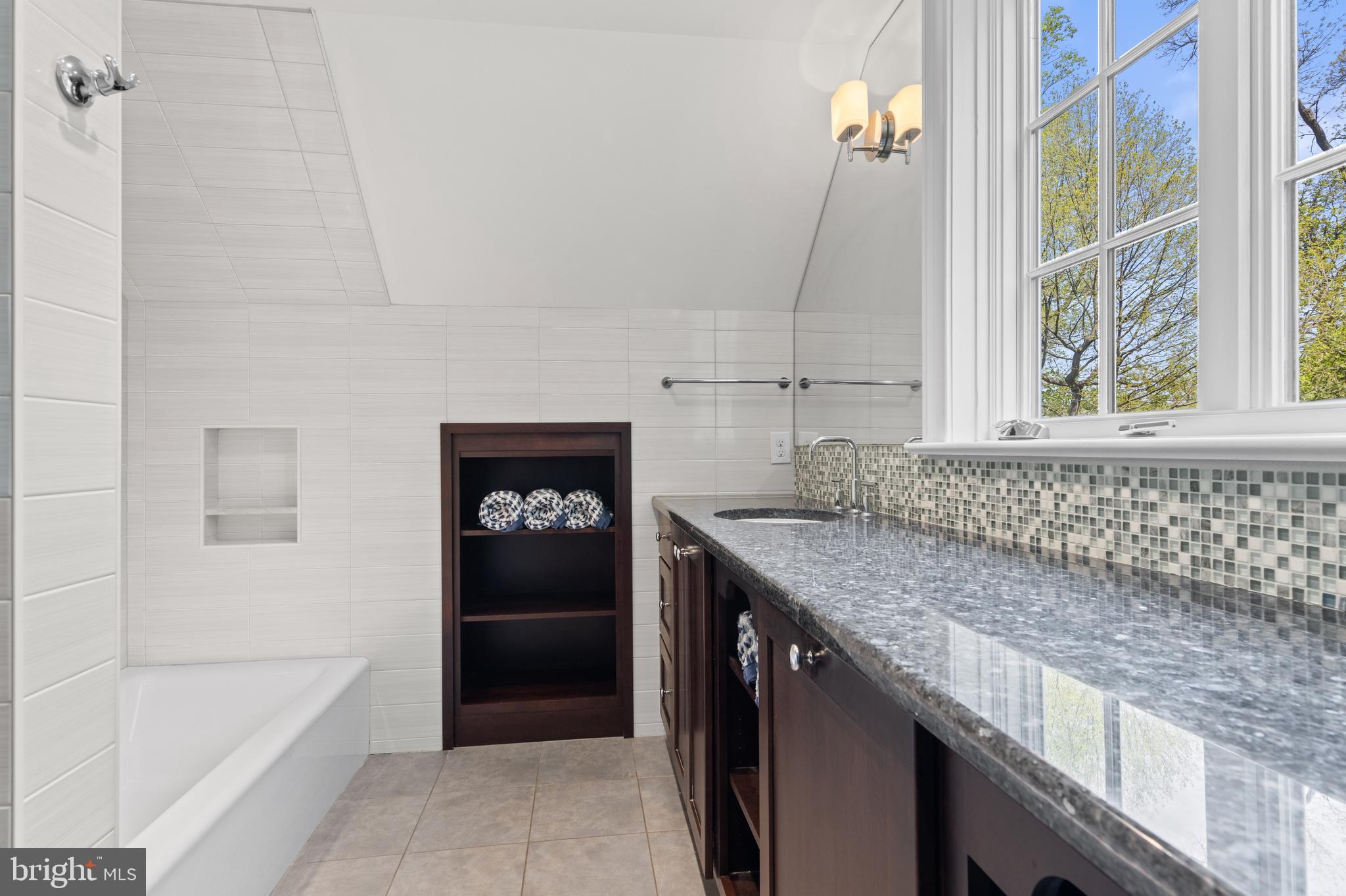 185 Biddulph Road Wayne, PA 19087 - Photo 48 of 77 Hall bathroom for beds 1 and 2