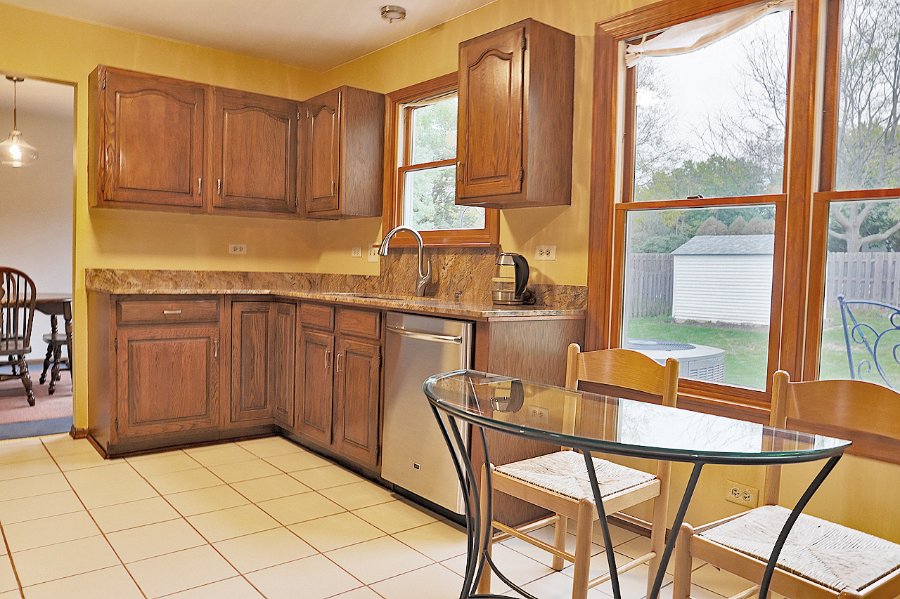400 Barton Place Carol Stream, IL 60188 - Photo 16 of 45 a kitchen with stainless steel appliances a cabinets and a table