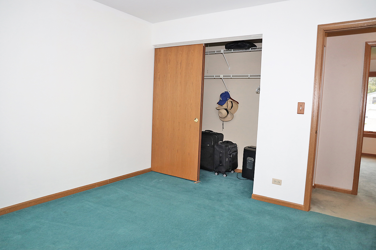 400 Barton Place Carol Stream, IL 60188 - Photo 32 of 45 a view of an empty room