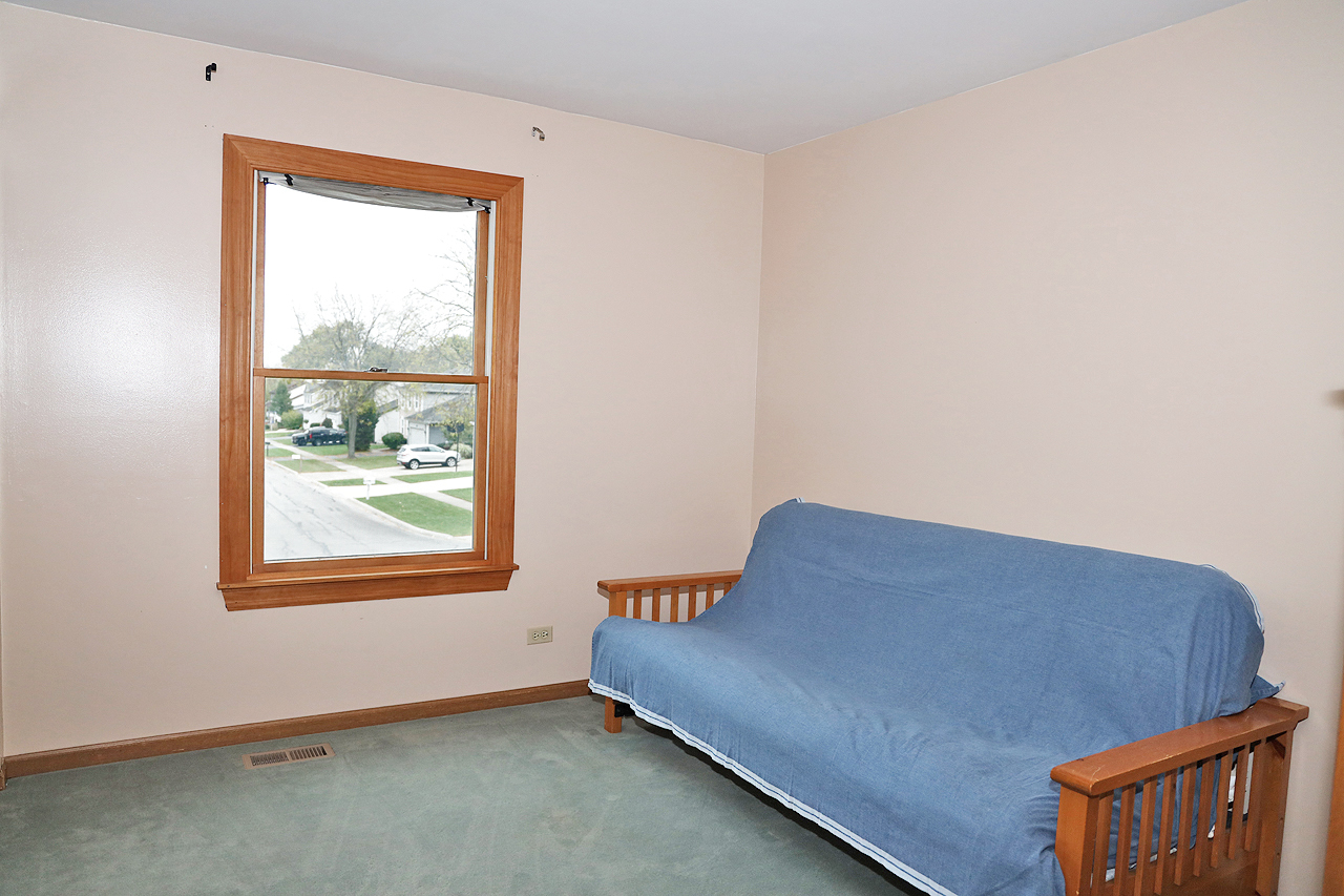 400 Barton Place Carol Stream, IL 60188 - Photo 35 of 45 a bedroom with a bed and window
