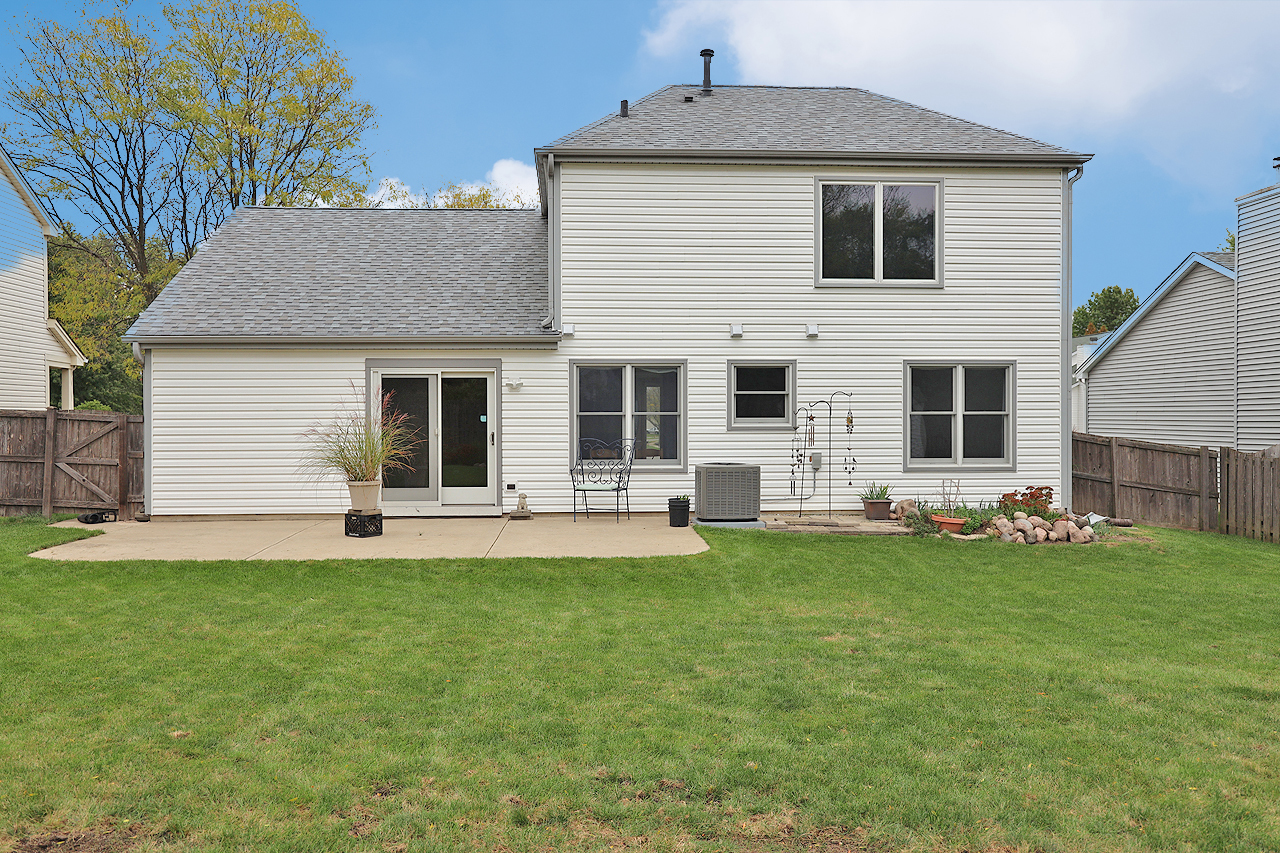400 Barton Place Carol Stream, IL 60188 - Photo 45 of 45 a front view of house with a garden