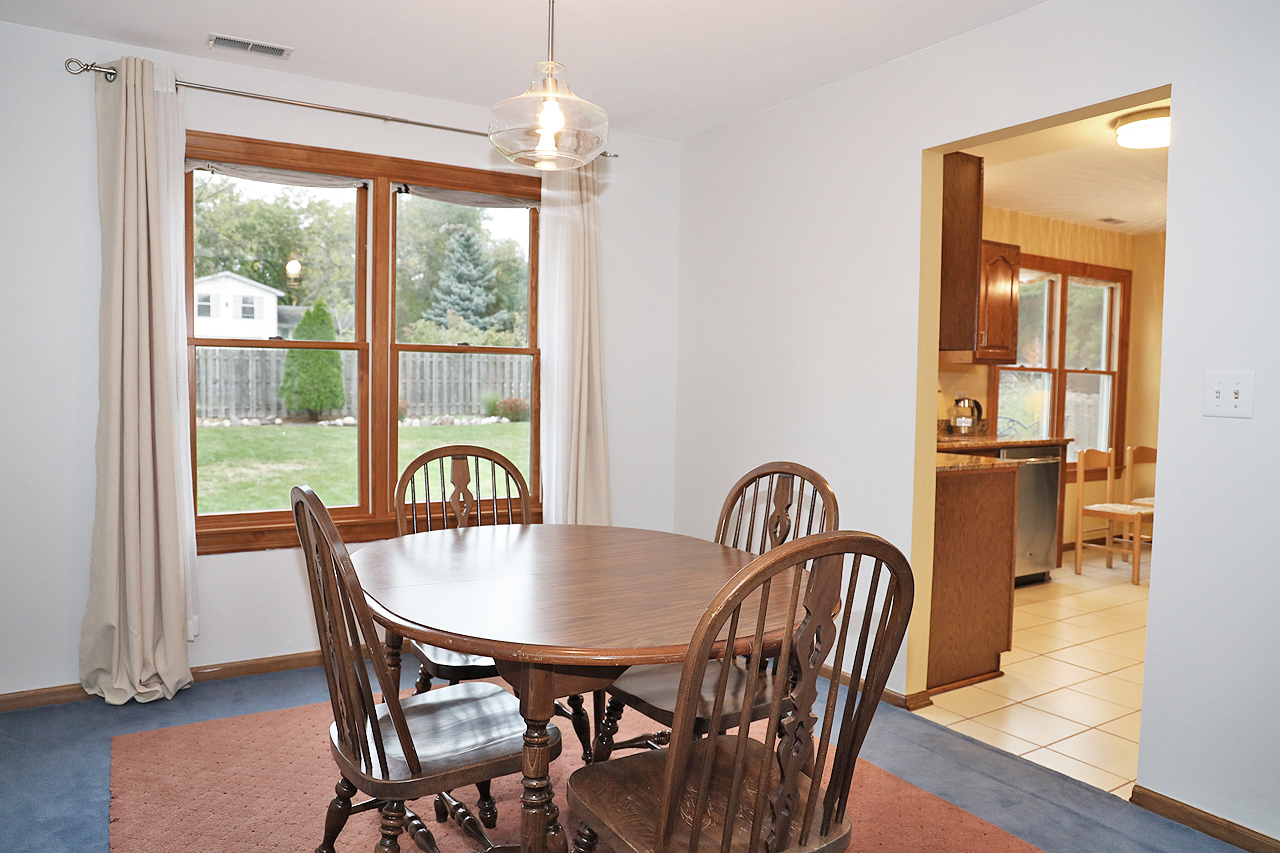 400 Barton Place Carol Stream, IL 60188 - Photo 8 of 45 a dining room with furniture window and wooden floor