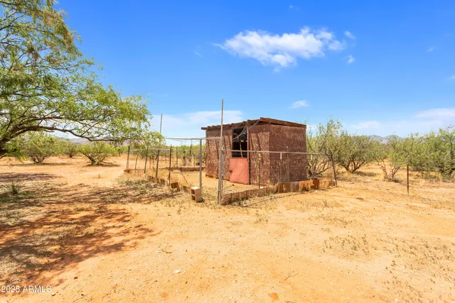 a view of a backyard of the house