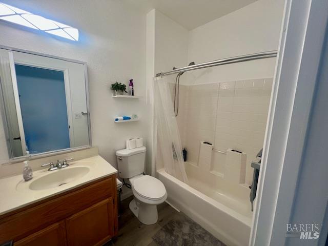 718 Allender Way Rio Vista, CA 94571 - Photo 25 of 25 a bathroom with a sink toilet and shower