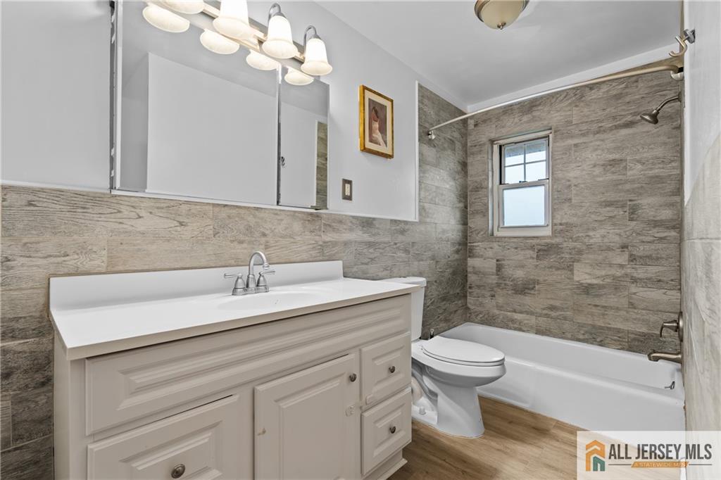 132 The Orchard, Unit L Cranbury, NJ 08512 - Photo 3 of 10 a bathroom with a sink a toilet and a bathtub