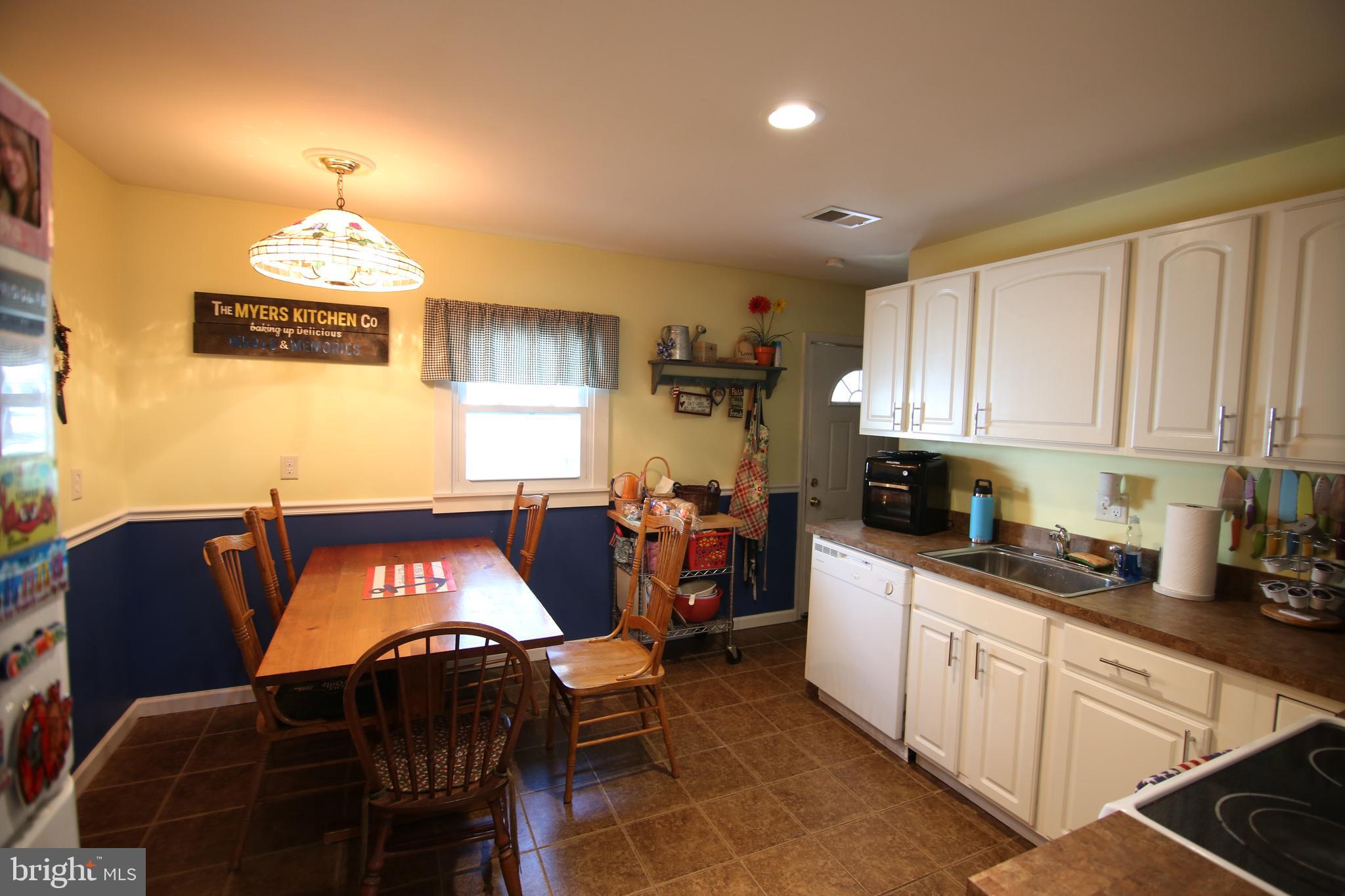 835 Edgemont Road Fairless Hills, PA 19030 - Photo 4 of 18 Gallery Image 4
