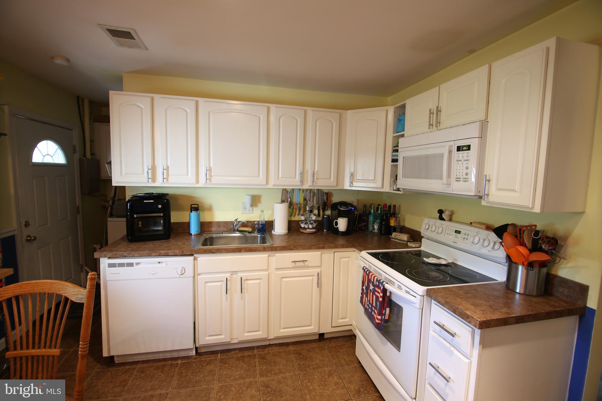835 Edgemont Road Fairless Hills, PA 19030 - Photo 5 of 18 Gallery Image 5