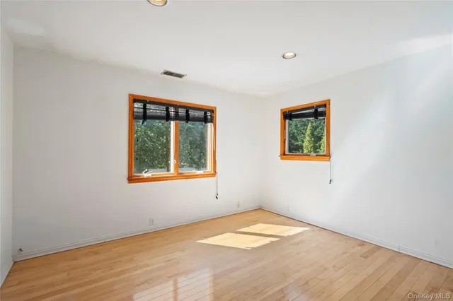 $1,998,000 | 11 Harbor Court East, Roslyn, NY 11576