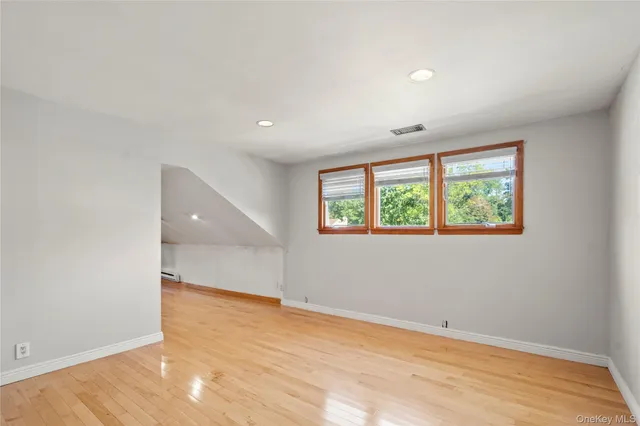 $1,998,000 | 11 Harbor Court East, Roslyn, NY 11576