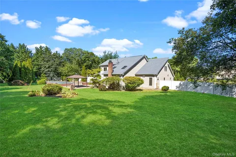 $1,998,000 | 11 Harbor Court East, Roslyn, NY 11576