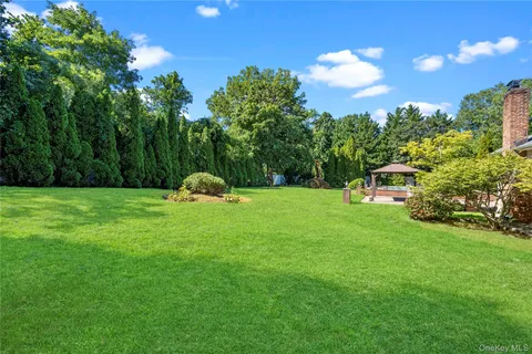 $1,998,000 | 11 Harbor Court East, Roslyn, NY 11576